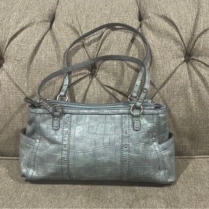 Relic purse excellent condition icy blue